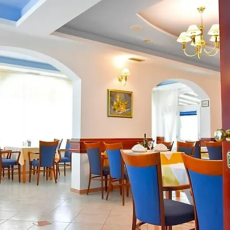 Adria Hotel 3*