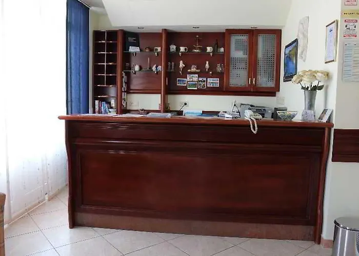 Adria فندق Kaštela