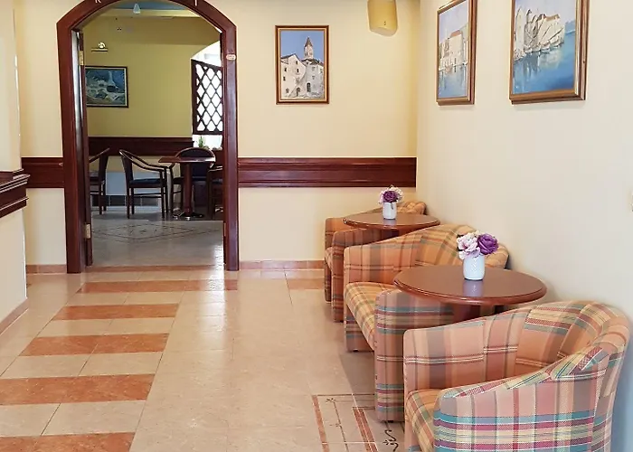 فندق Adria 3*