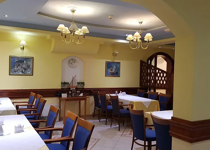 Adria فندق Kaštela