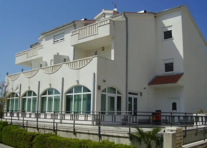 Adria فندق Kaštela