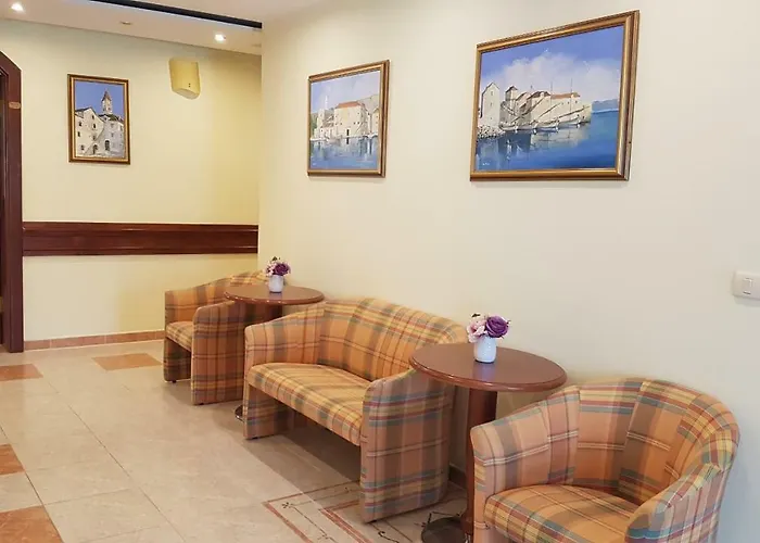 فندق Adria 3*